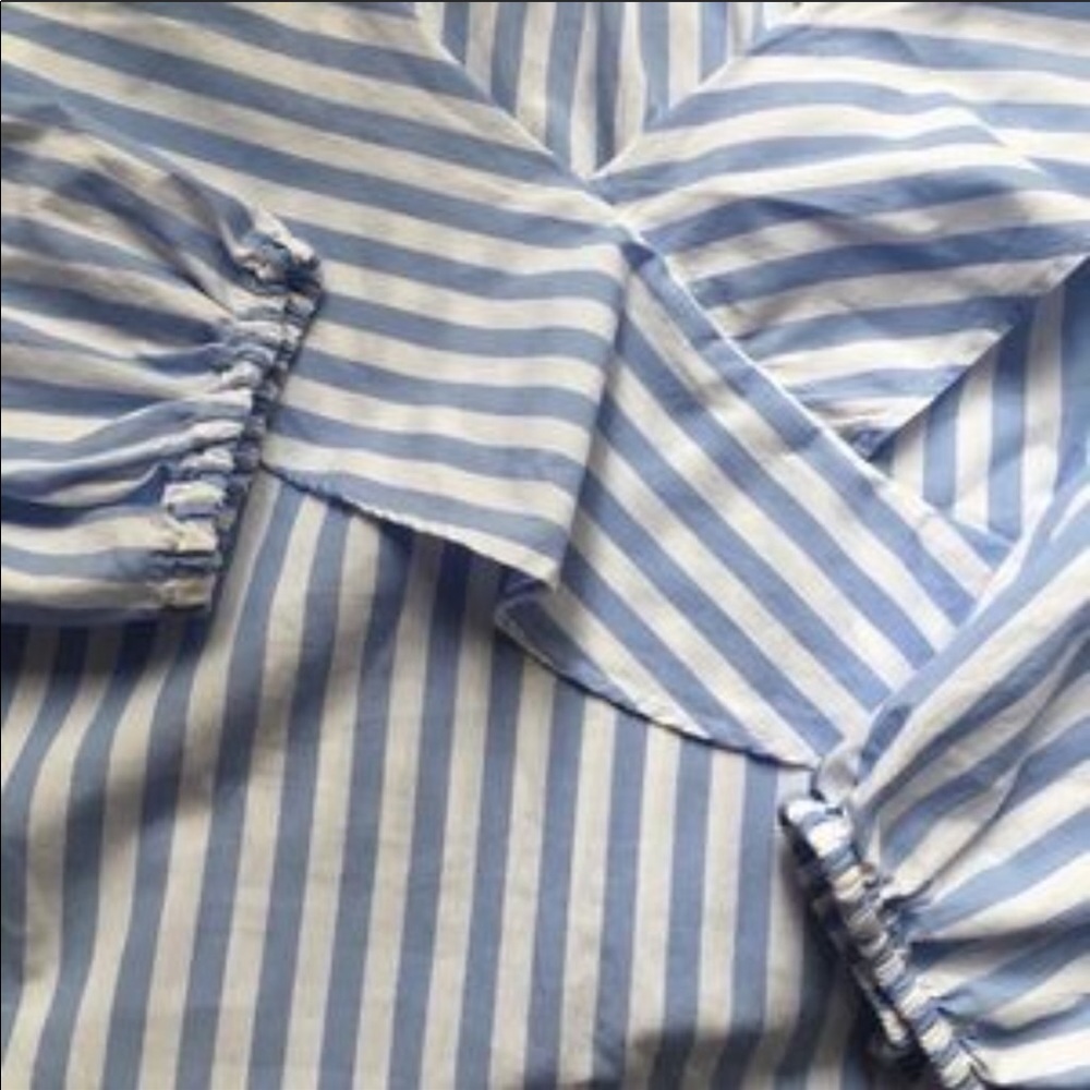 Off shoulder Striped Ruffle top medium - Picture 2 of 7